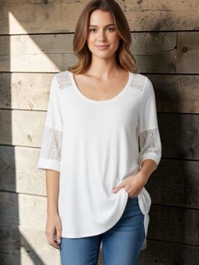 POL Off White Lace Accent Blouse Size Medium